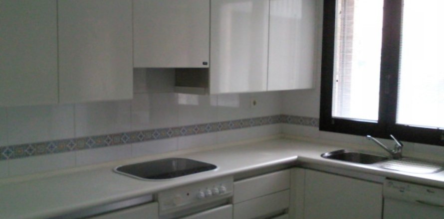 Appartamento a Madrid, Spagna 3 camere da letto, 150 mq. N° 147657