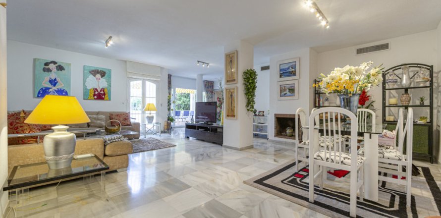 Lägenhet i Marbella, Malaga, Spanien 5 sovrum, 187.61 kvm. Nr. 147658