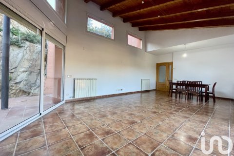 Talo myytävänä Sant Fost de Campsentelles, Barcelona, Espanja, 4 makuuhuonetta, 825 m2 No. 154025 - kuva 6