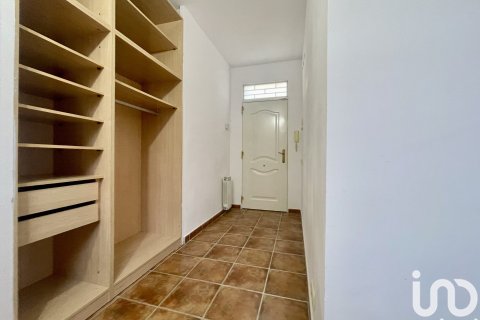 Talo myytävänä Sant Fost de Campsentelles, Barcelona, Espanja, 4 makuuhuonetta, 825 m2 No. 154025 - kuva 3