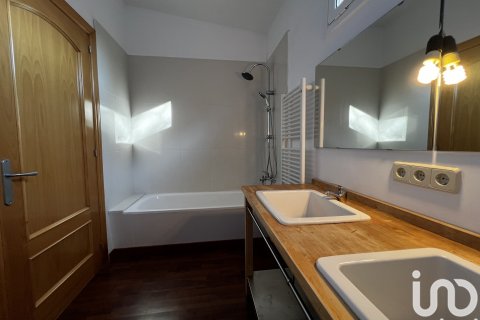 Talo myytävänä Sant Fost de Campsentelles, Barcelona, Espanja, 4 makuuhuonetta, 825 m2 No. 154025 - kuva 23