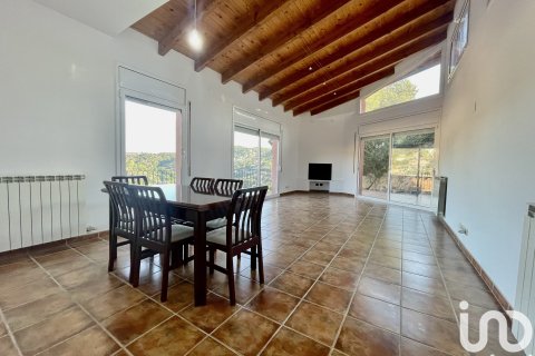 Дом в Сан-Фост-де-Кампсентеллес, Барселона, Испания 4 спальни, 825м2 №154025