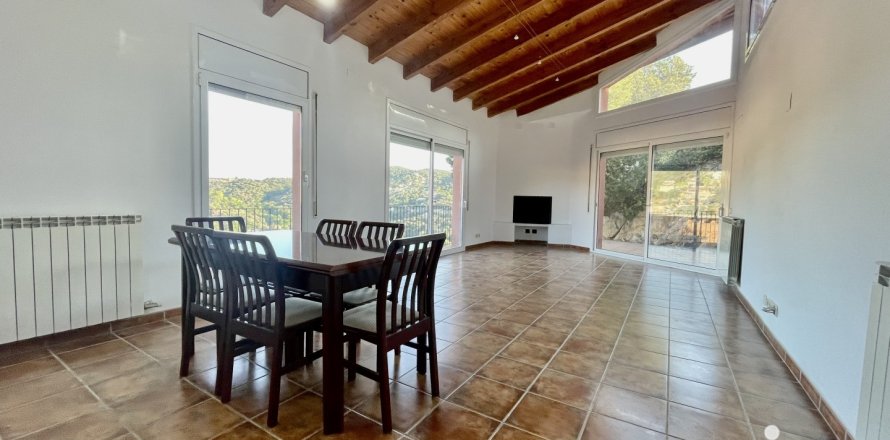 Talo Sant Fost de Campsentelles, Barcelona, Espanja 4 makuuhuonetta, 825 m2 No. 154025