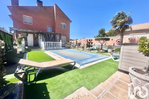 Дом в Камарма де Эстеруэлас, Мадрид, Испания 6 спален, 1276м2 №154024