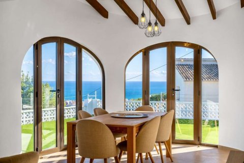 Villa a Calpe, Alicante, Spagna 3 camere da letto, 136 mq. N° 186954
