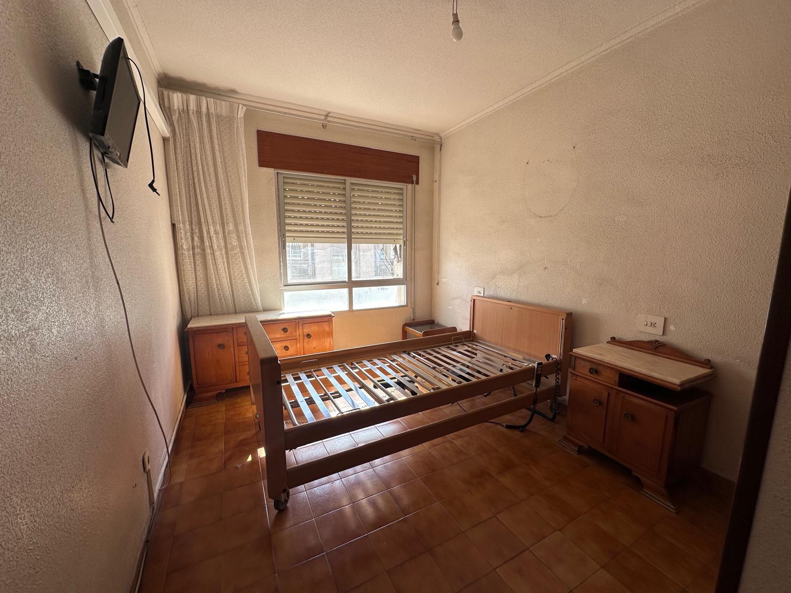 Apartment in Torrevieja, Alicante, Spain 4 bedrooms, 120 sq.m. No. 195452