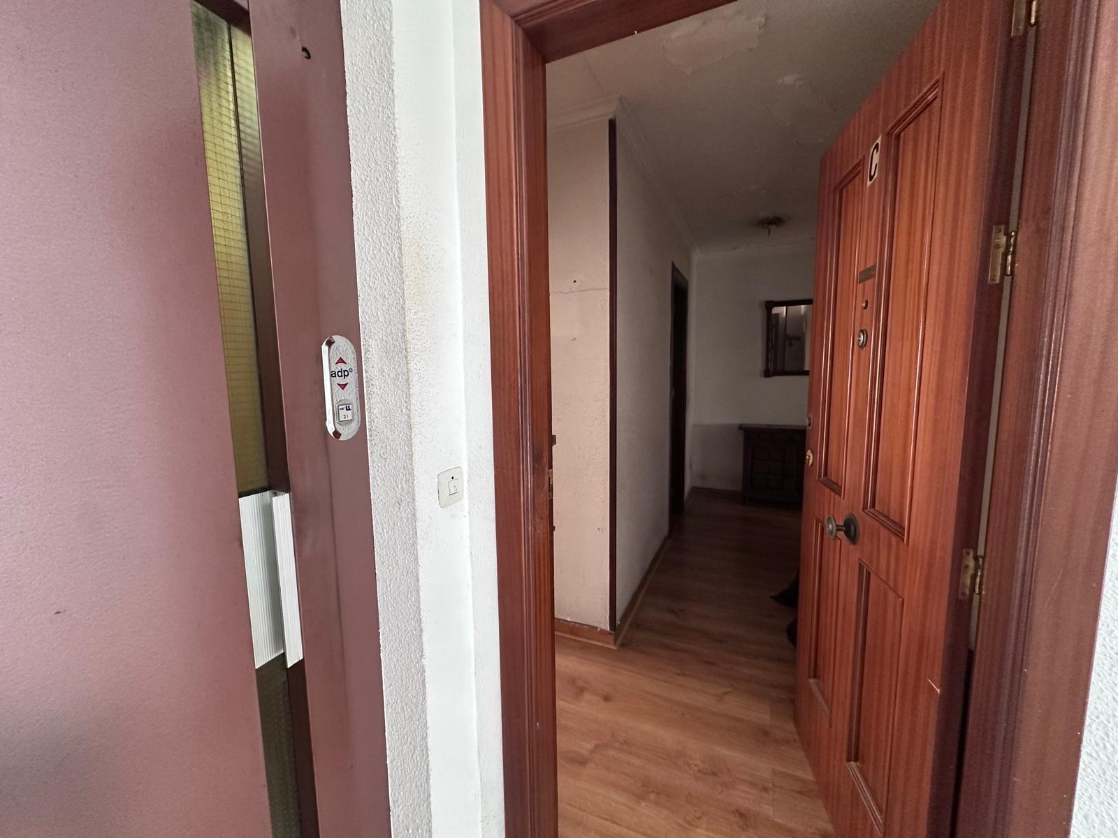 Apartment in Torrevieja, Alicante, Spain 4 bedrooms, 120 sq.m. No. 195452