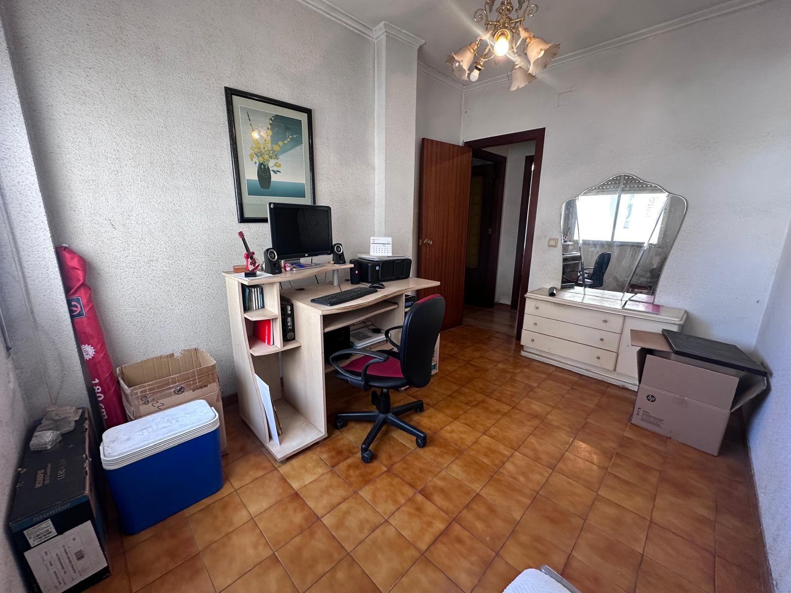 Apartment in Torrevieja, Alicante, Spain 4 bedrooms, 120 sq.m. No. 195452