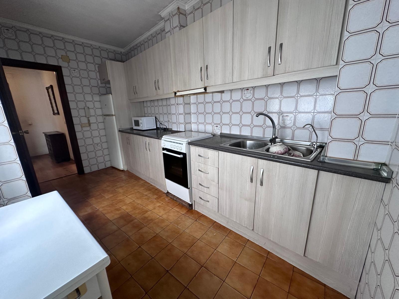 Apartment in Torrevieja, Alicante, Spain 4 bedrooms, 120 sq.m. No. 195452
