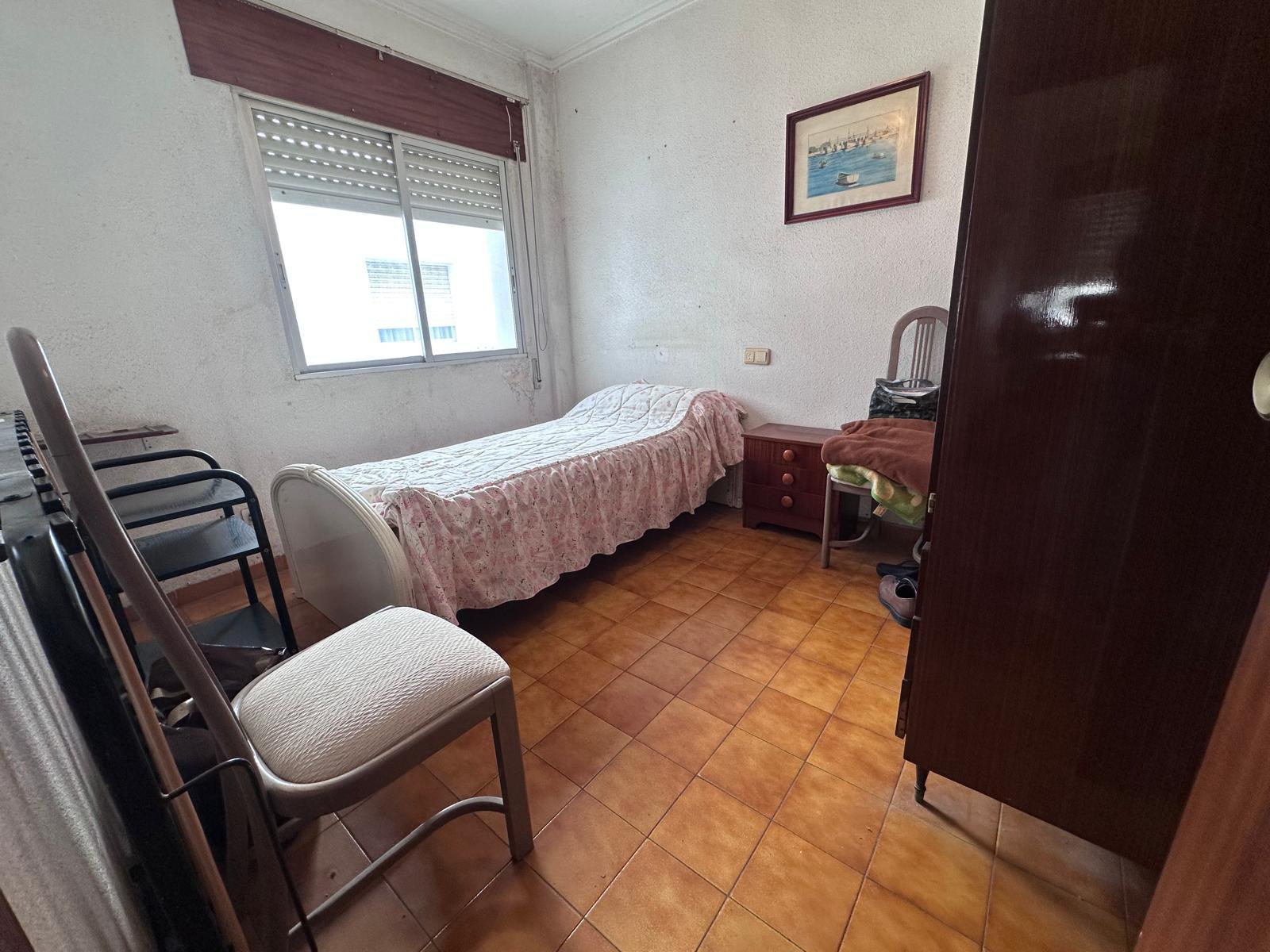 Apartment in Torrevieja, Alicante, Spain 4 bedrooms, 120 sq.m. No. 195452