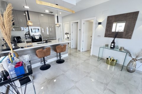 Villa till salu Villamartin, Alicante, Spanien 3 sovrum, 115 kvm. Nr. 139432 - foto 6