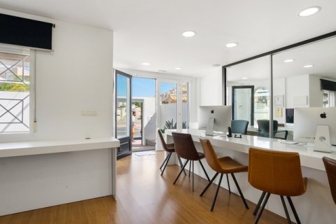 Продажа коммерческой недвижимости в Торревьеха, Аликанте, Испания 4 спальни, 85м2 №145994 - фото 8