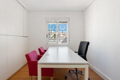 Продажа коммерческой недвижимости в Торревьеха, Аликанте, Испания 4 спальни, 85м2 №145994 - фото 3