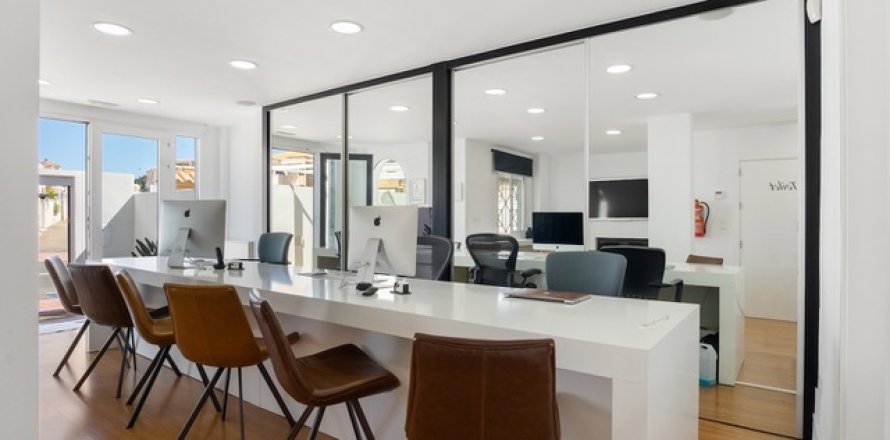 Коммерческая недвижимость в Торревьеха, Аликанте, Испания 4 спальни, 85м2 №145994