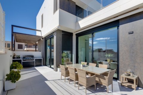 Villa en venta en Alicante, España 3 dormitorios, 122 m2 No. 145989 - foto 11