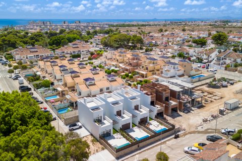 Villa en venta en Pilar de la Horadada, Alicante, España 3 dormitorios, 264 m2 No. 143089 - foto 15