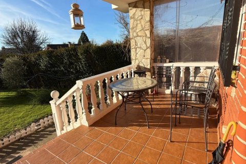House for sale in Villaquilambre, Leon, Spain 4 bedrooms, 226 sq.m. No. 173269 - photo 3