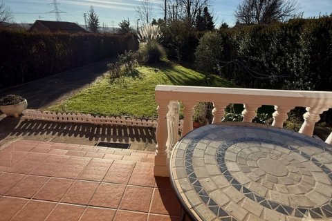 House for sale in Villaquilambre, Leon, Spain 4 bedrooms, 226 sq.m. No. 173269 - photo 4