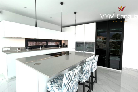 Villa for sale in San Eugenio, Tenerife, Spain 3 bedrooms, 115 sq.m. No. 167510 - photo 21