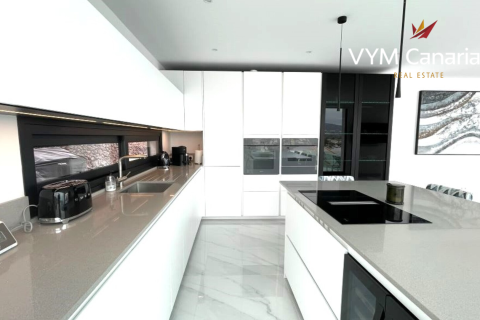 Villa for sale in San Eugenio, Tenerife, Spain 3 bedrooms, 115 sq.m. No. 167510 - photo 24