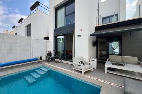 Huvila myytävänä Villamartin, Alicante, Espanja, 3 makuuhuonetta, 103 m2 No. 191065 - kuva 2