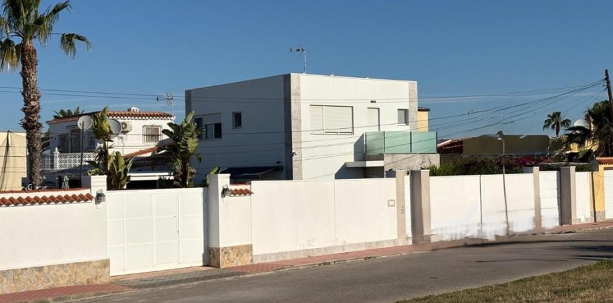 Villa i Torrevieja, Alicante, Spanien 2 sovrum, 130 kvm. Nr. 189814