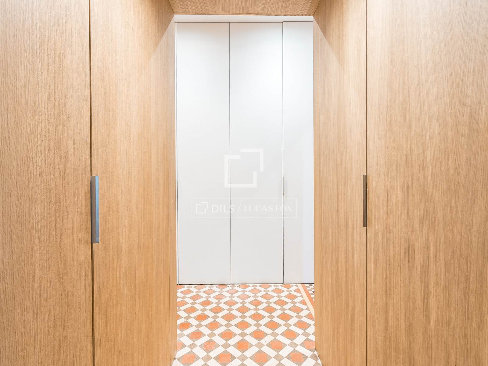 Huoneisto Barcelona, Espanja 4 makuuhuonetta, 179 m2 No. 192545