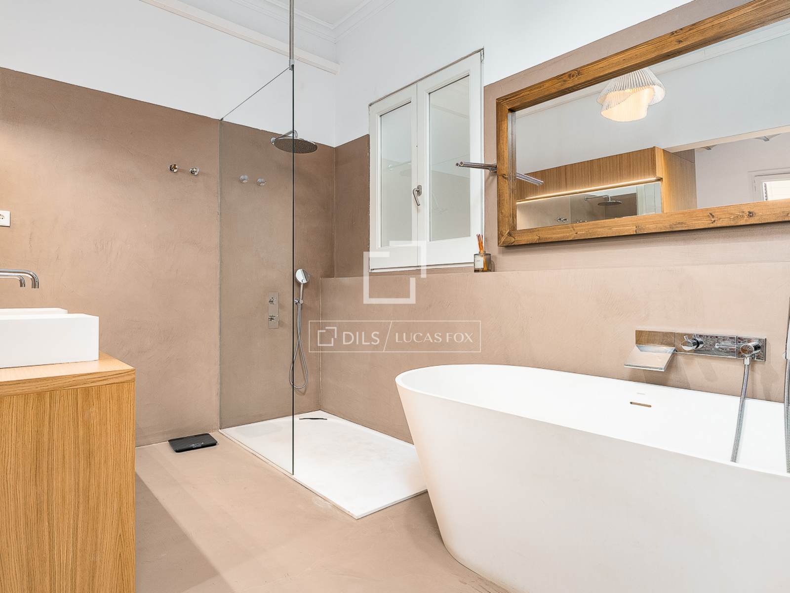 Huoneisto Barcelona, Espanja 4 makuuhuonetta, 179 m2 No. 192545