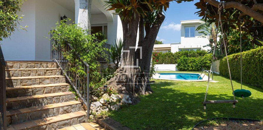Villa a El Masnou, Barcelona, Spagna 5 camere da letto, 376 mq. N° 192542