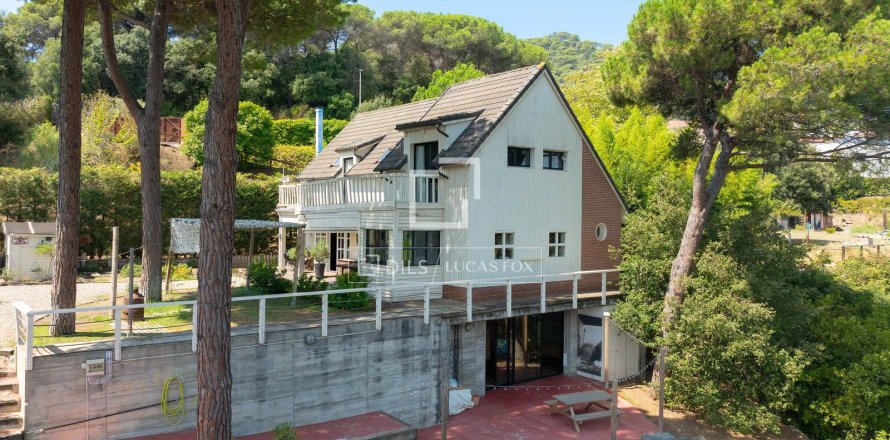 Finca a Vallromanes, Barcelona, Spagna 3 camere da letto, 237 mq. N° 192540