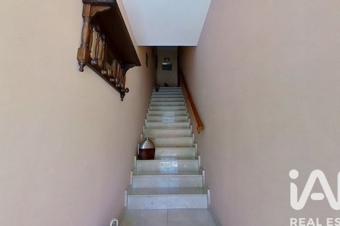 Dom w Cubelles, Barcelona, Hiszpania 4 sypialnie, 270 mkw. nr 152606 – zdjęcie 4