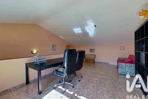 Dom w Cubelles, Barcelona, Hiszpania 4 sypialnie, 270 mkw. nr 152606 – zdjęcie 27