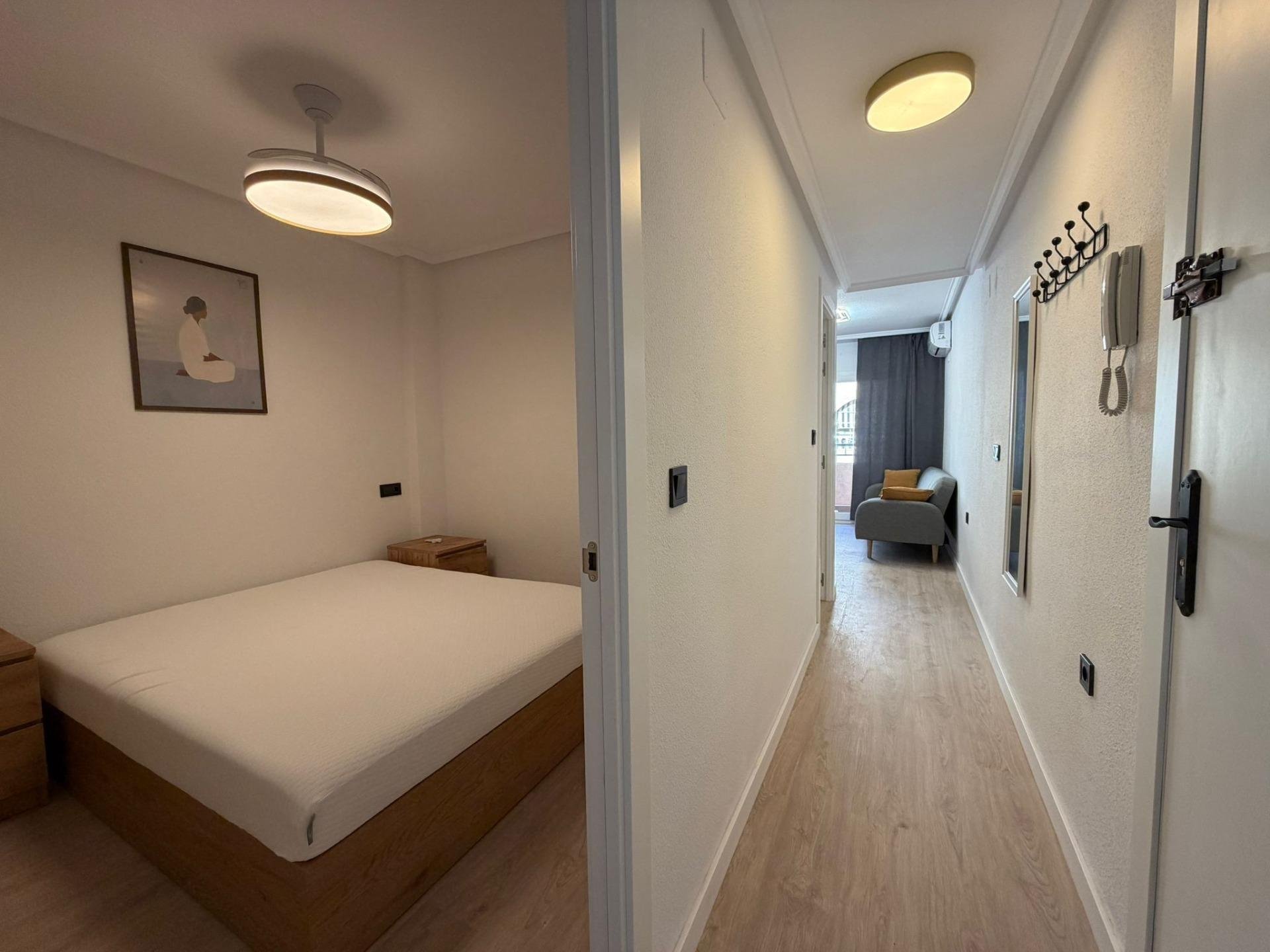 Apartamento en Torrevieja, Alicante, España 2 dormitorios, 53 m2 No. 183014