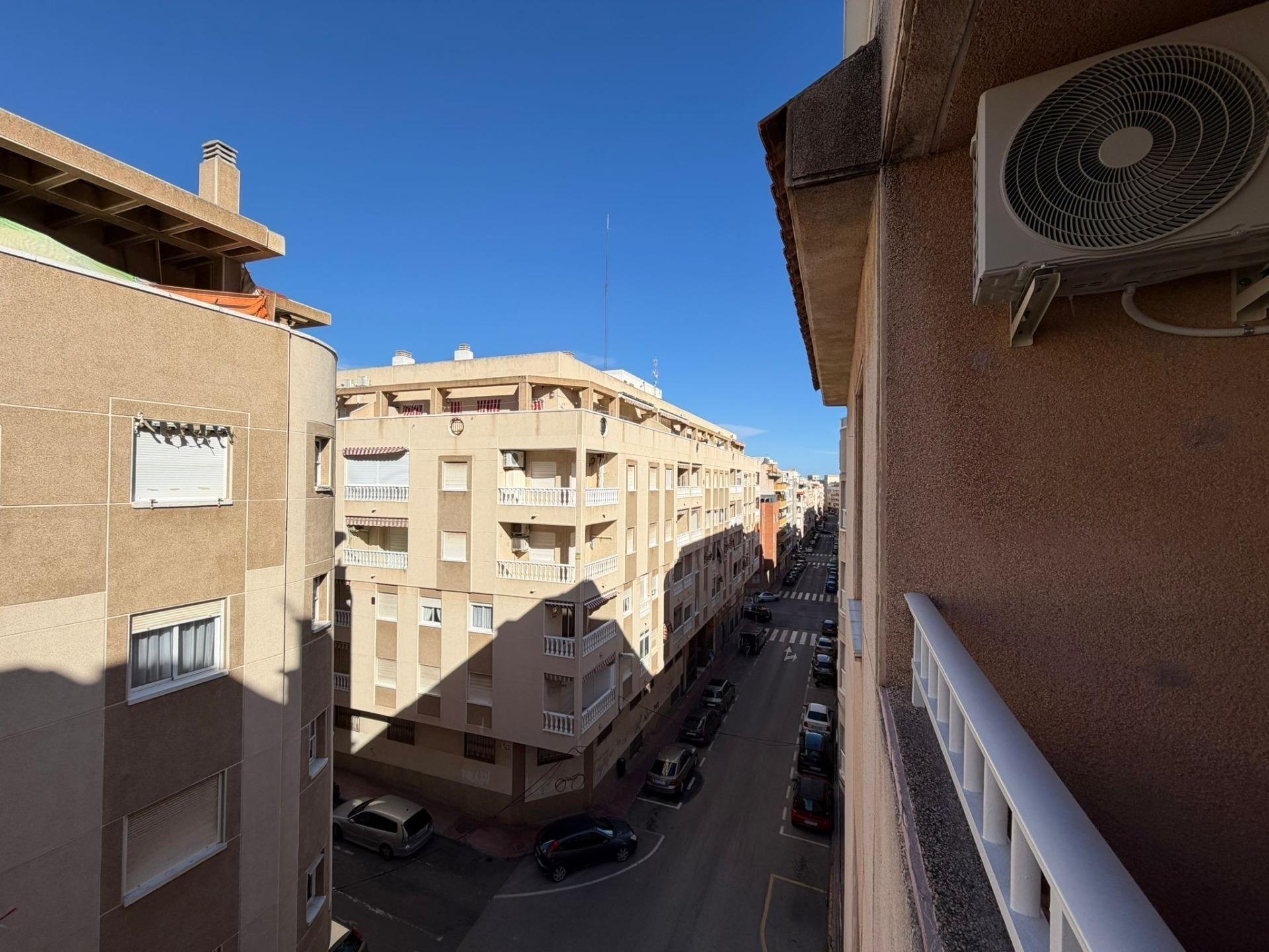 Apartamento en Torrevieja, Alicante, España 2 dormitorios, 53 m2 No. 183014