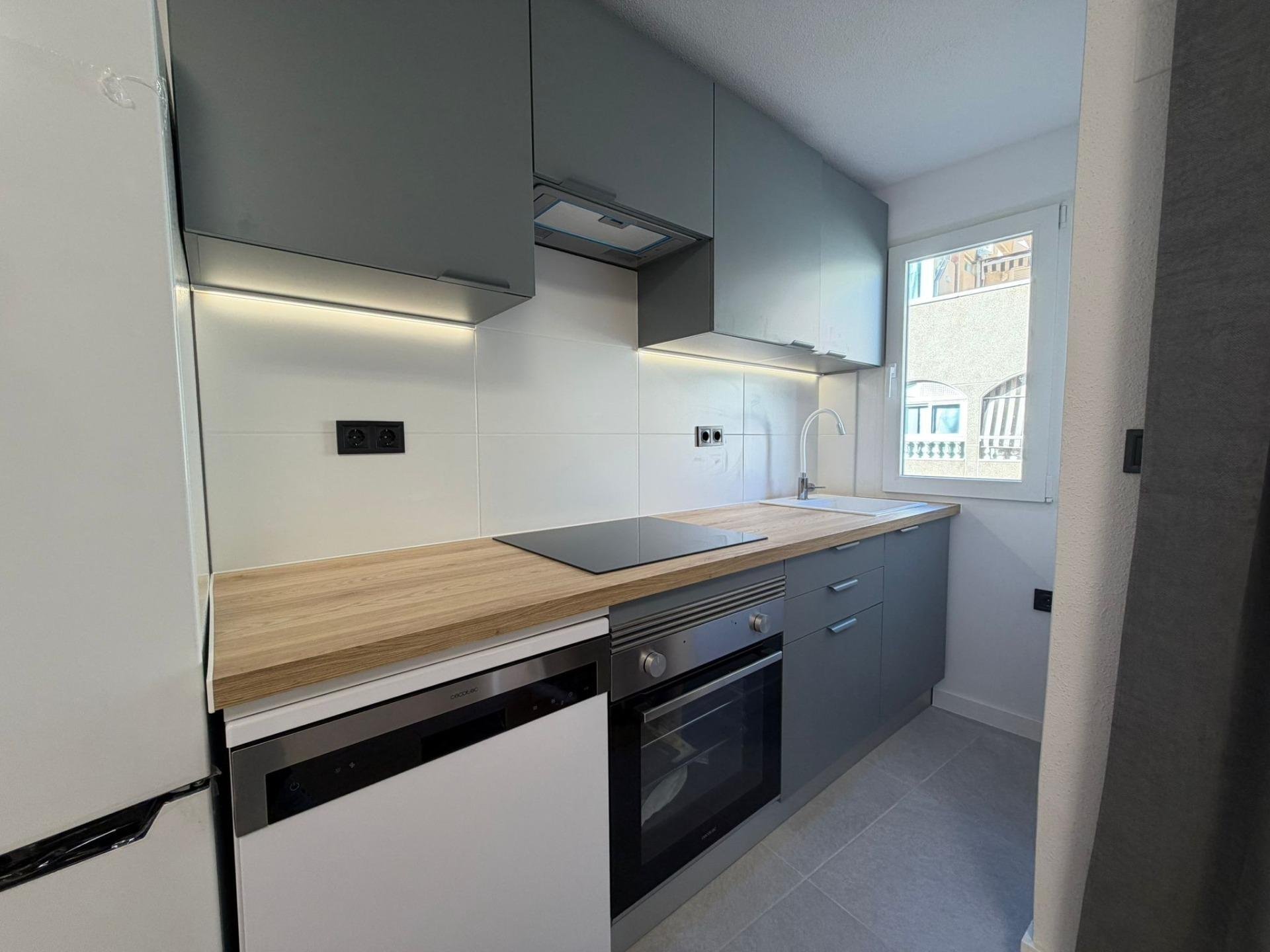 Apartamento en Torrevieja, Alicante, España 2 dormitorios, 53 m2 No. 183014
