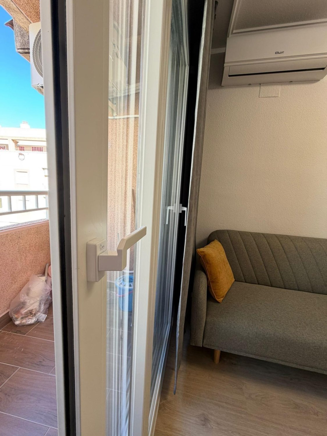 Apartamento en Torrevieja, Alicante, España 2 dormitorios, 53 m2 No. 183014