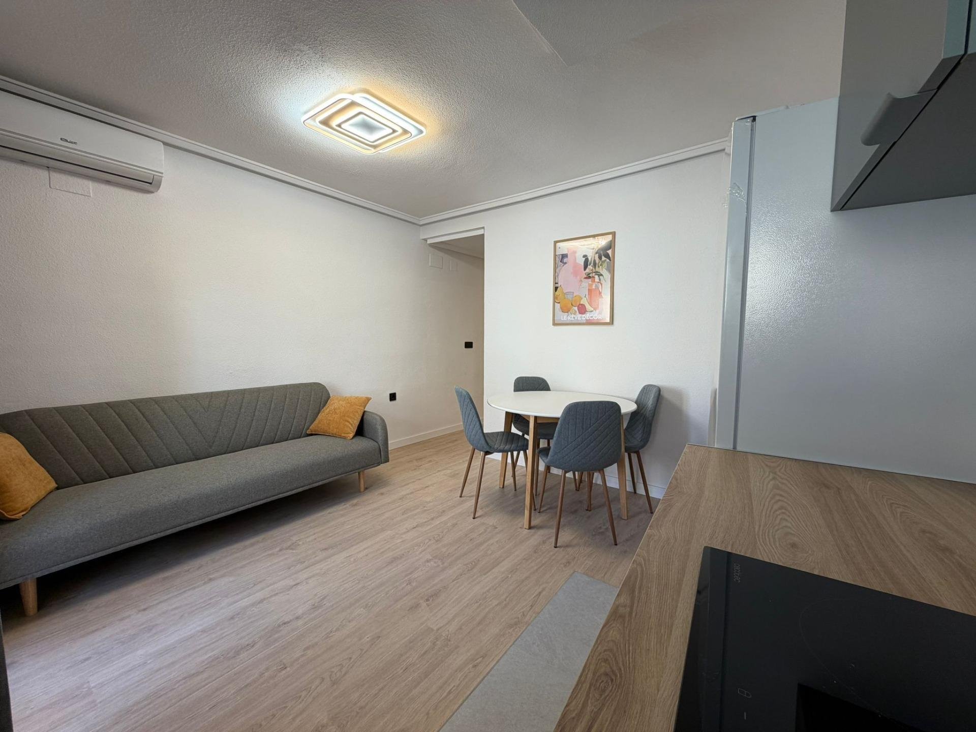 Apartamento en Torrevieja, Alicante, España 2 dormitorios, 53 m2 No. 183014