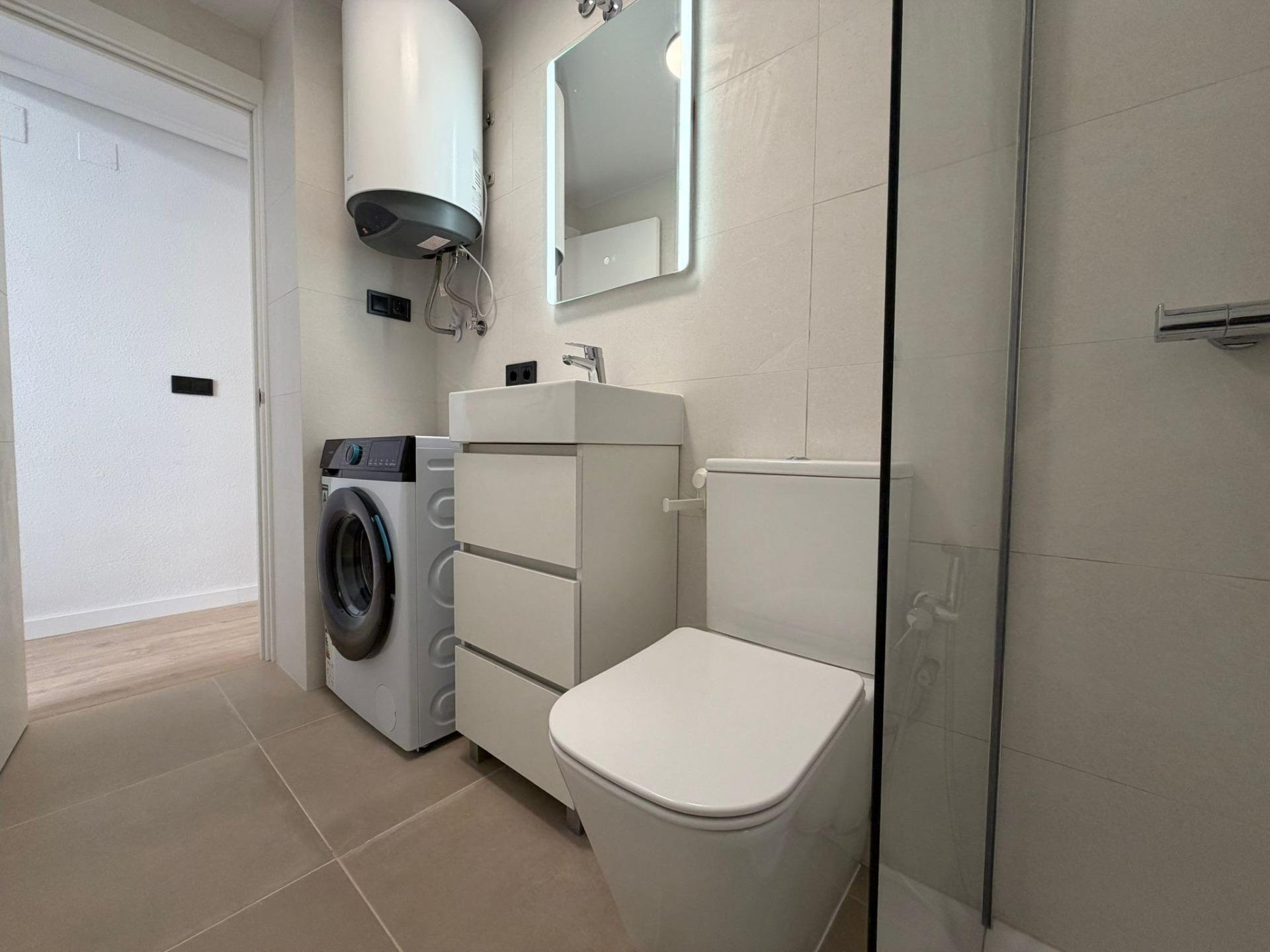 Apartamento en Torrevieja, Alicante, España 2 dormitorios, 53 m2 No. 183014