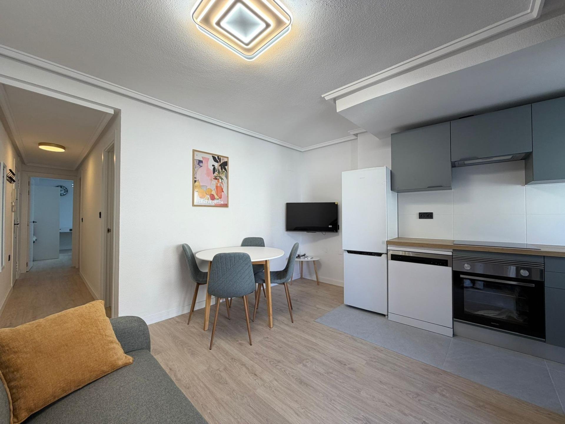 Apartamento en Torrevieja, Alicante, España 2 dormitorios, 53 m2 No. 183014