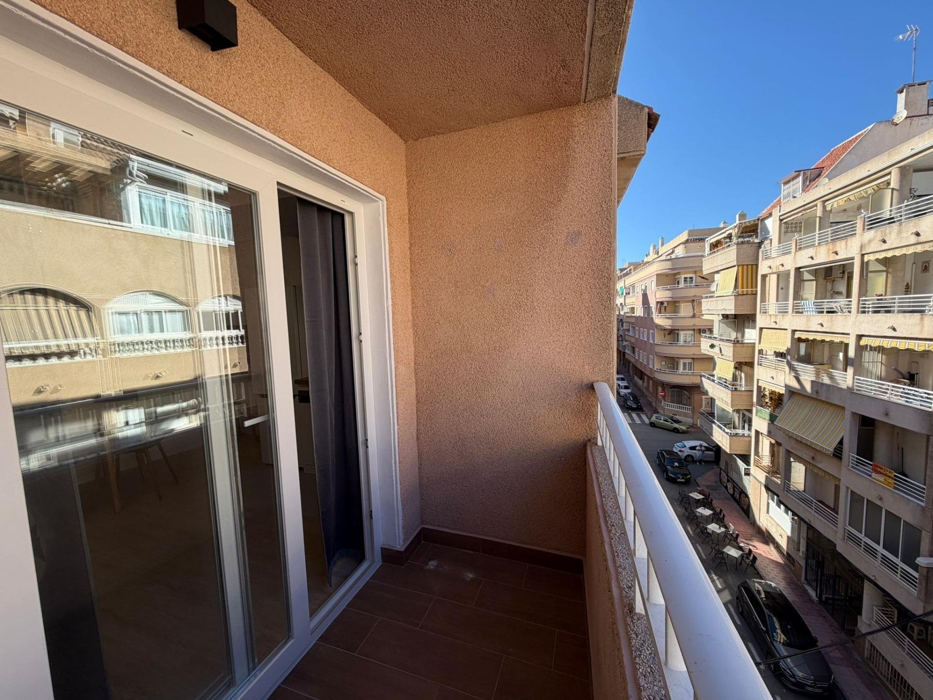 Apartamento en Torrevieja, Alicante, España 2 dormitorios, 53 m2 No. 183014