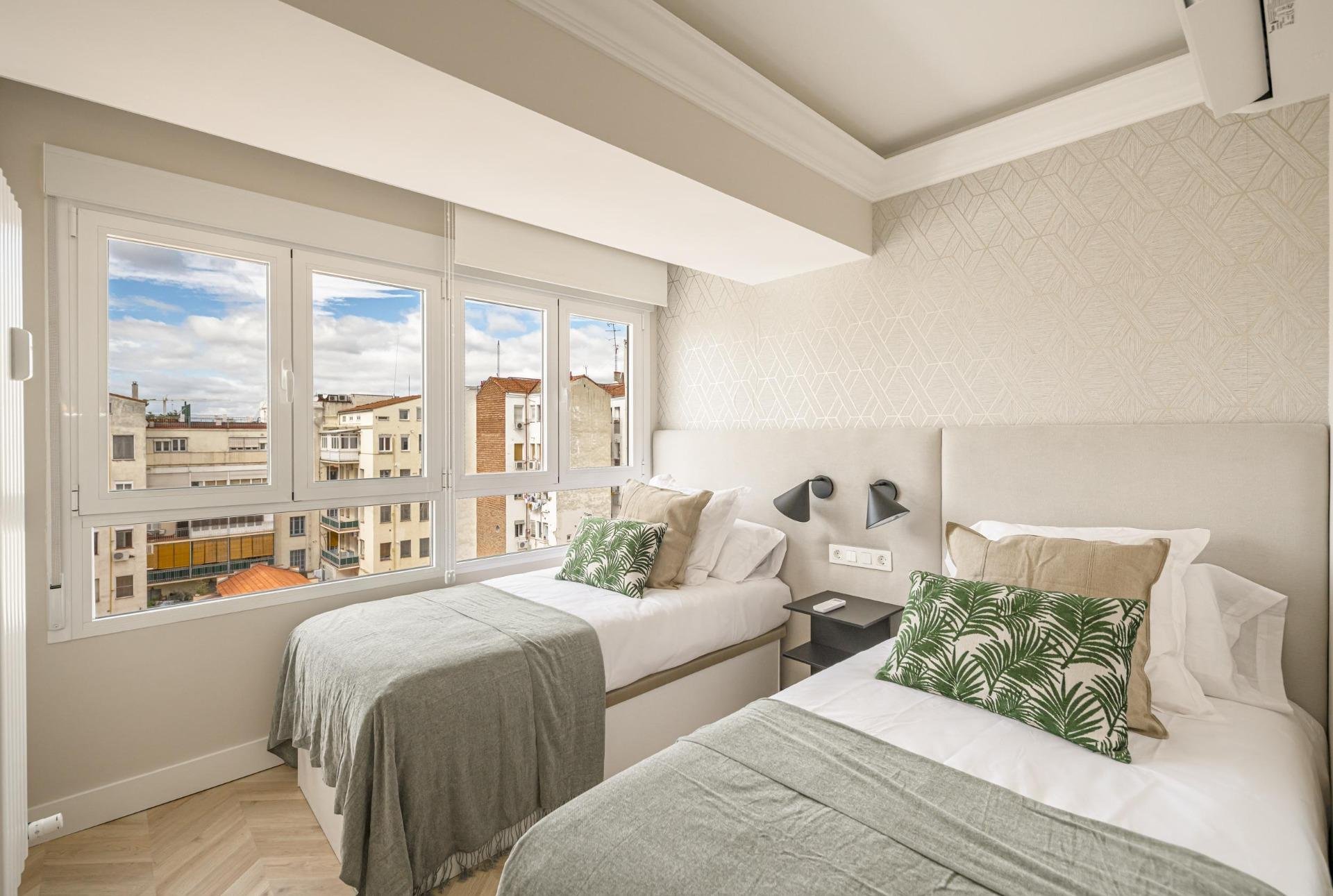 Apartamento en Madrid, España 2 dormitorios, 130 m2 No. 165516
