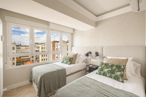 Apartment for sale in Madrid, Spain 2 bedrooms, 130 sq.m. No. 165516 - photo 7