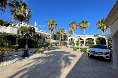 Villa for sale in Adeje, Tenerife, Spain 7 bedrooms, 320 sq.m. No. 164759 - photo 15