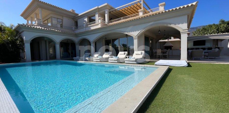 Villa in Adeje, Tenerife, Spain 7 bedrooms, 320 sq.m. No. 164759