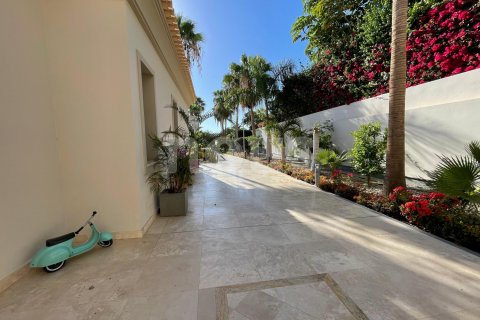 Villa for sale in Adeje, Tenerife, Spain 7 bedrooms, 320 sq.m. No. 164759 - photo 19
