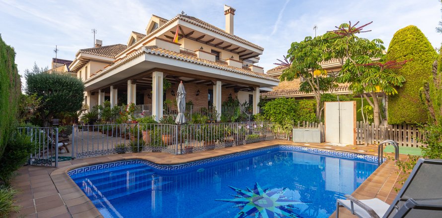 Villa a Torrevieja, Alicante, Spagna 6 camere da letto, 728 mq. N° 143108