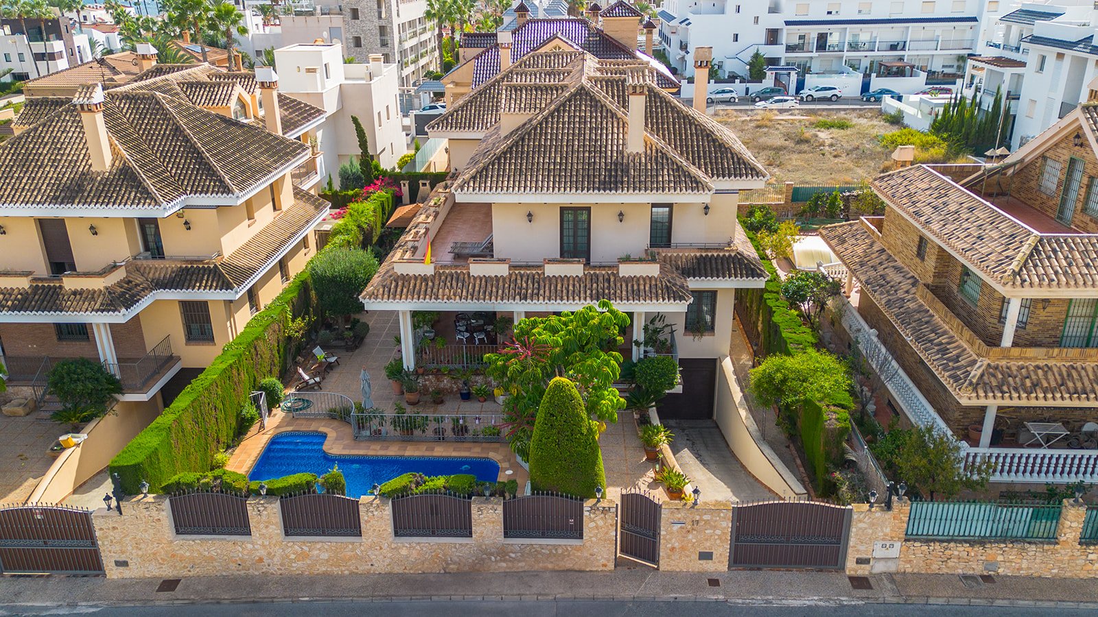 Villa en Torrevieja, Alicante, España 6 dormitorios, 728 m2 No. 143108