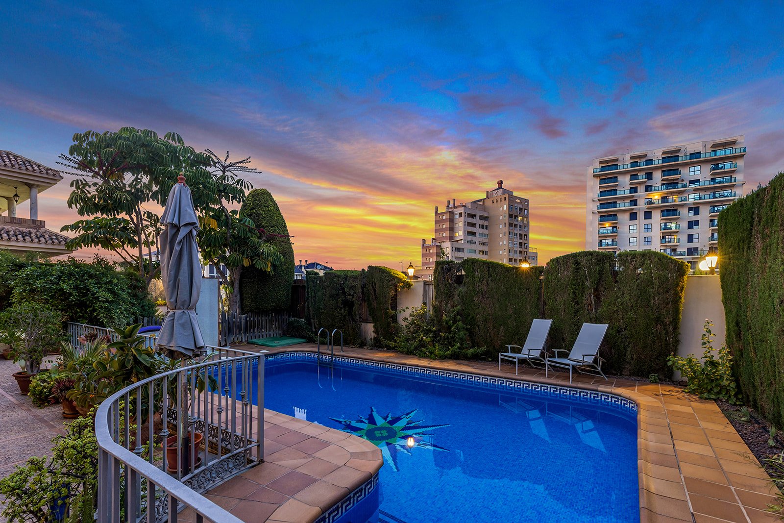 Villa en Torrevieja, Alicante, España 6 dormitorios, 728 m2 No. 143108