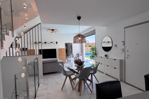 Villa till salu i Villamartin, Alicante, Spanien 5 sovrum, 148 kvm. Nr. 160965 - foto 12