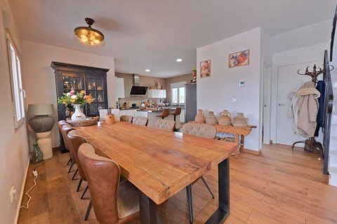 Villa à vendre à Pinoso, Alicante, Espagne, 4 chambres, 241 m2 No. 160968 - photo 4